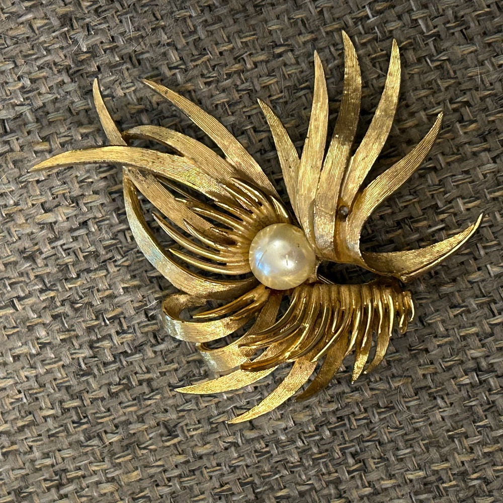 Vintage Signed Marcel Boucher Brushed Gold abstracl Pearl Brooch Sweater Pin